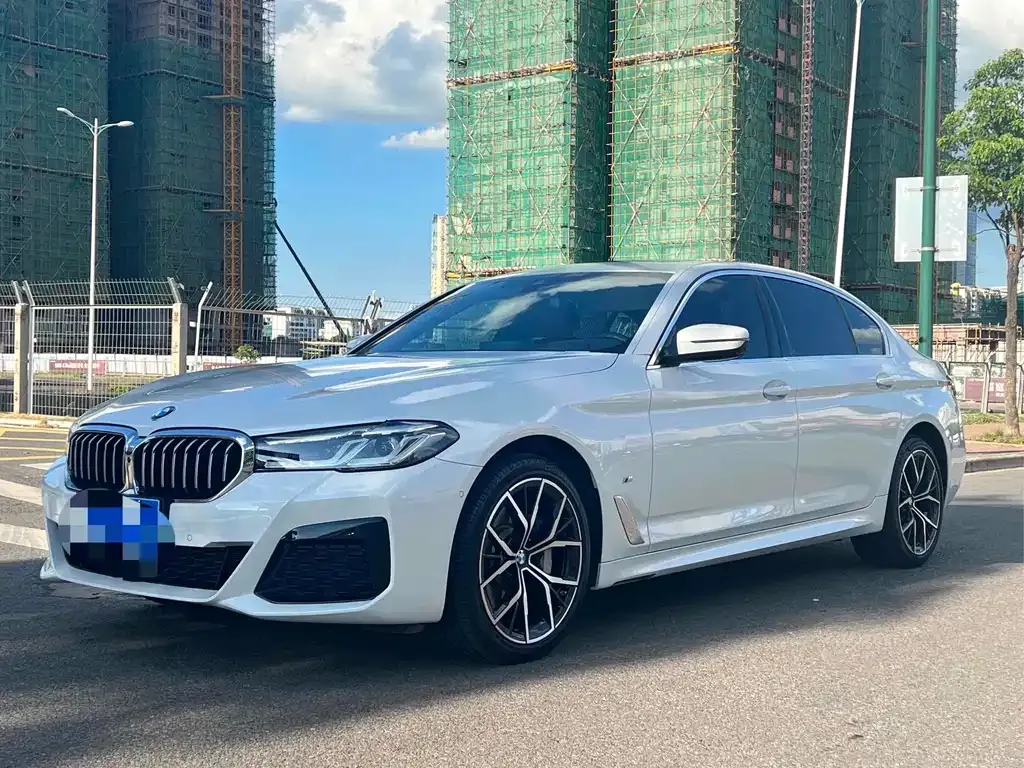 BMW 5 Series — фото 1