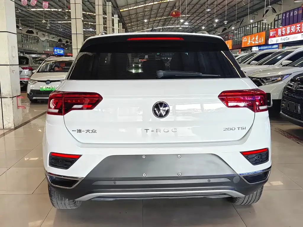 Volkswagen T-Roc — фото 9
