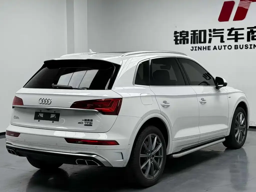Audi Q5L — фото 6