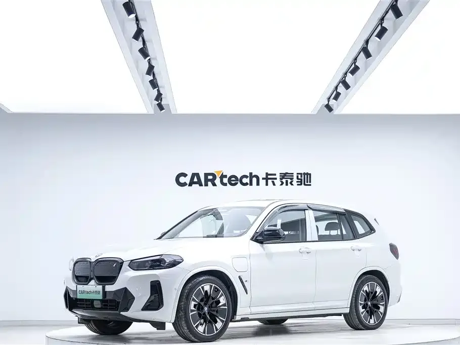 BMW iX3 — фото 1