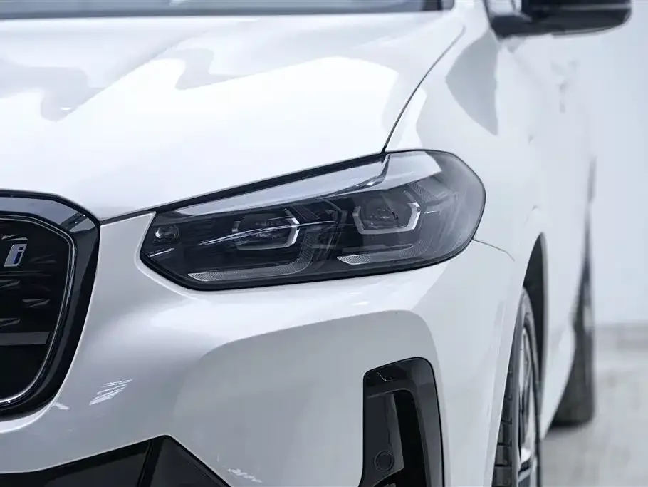 BMW iX3 — фото 9