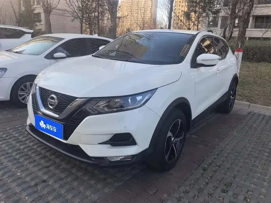 Nissan Qashqai — фото 1