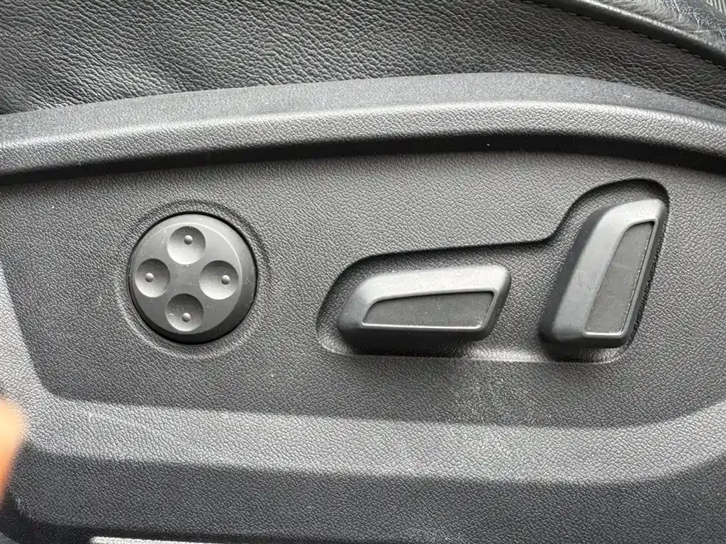 Audi Q2L — фото 10