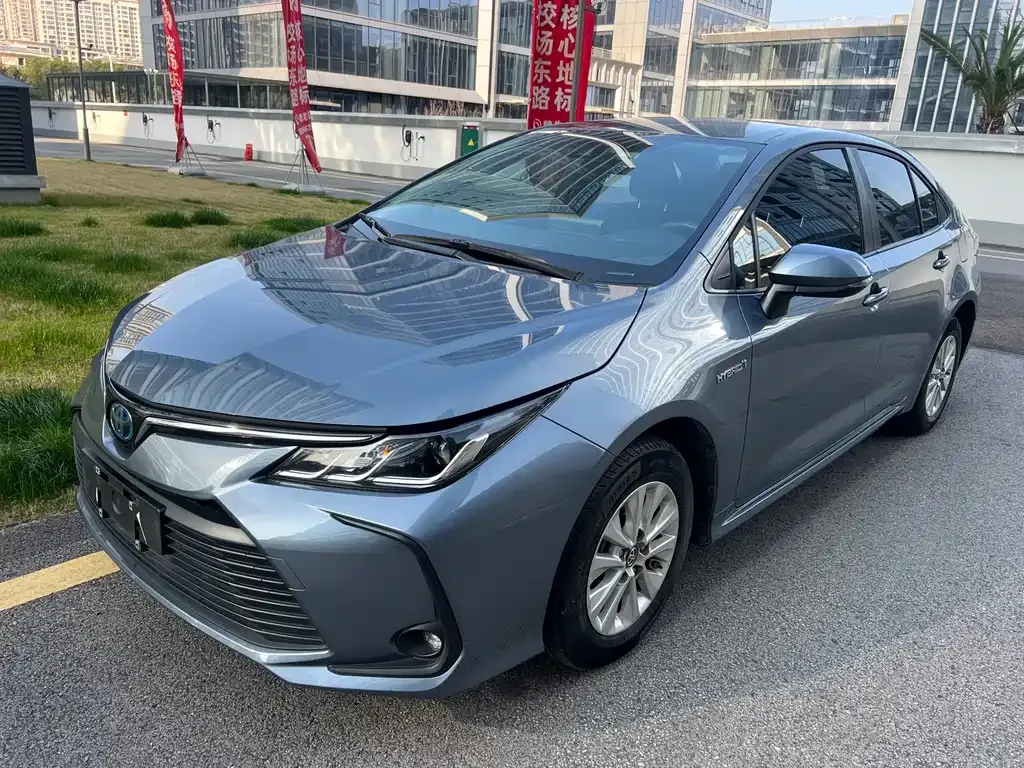 Toyota Corolla — фото 1