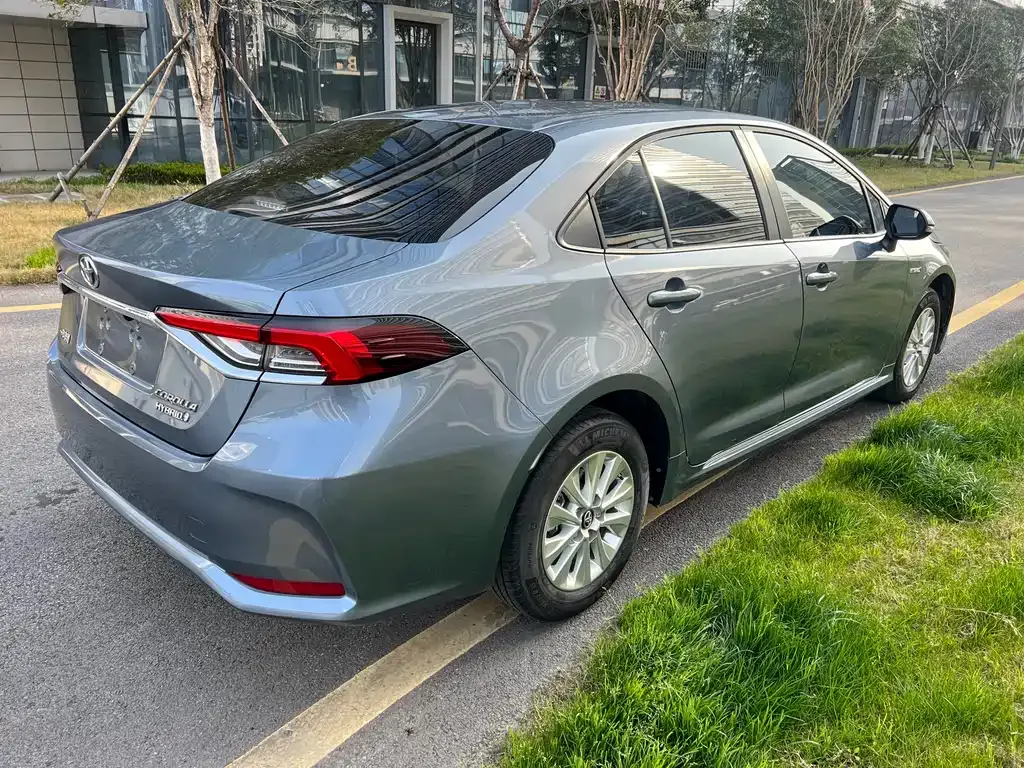 Toyota Corolla — фото 10