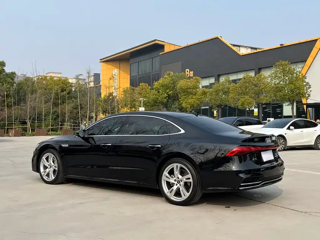 Audi A7L — фото 9