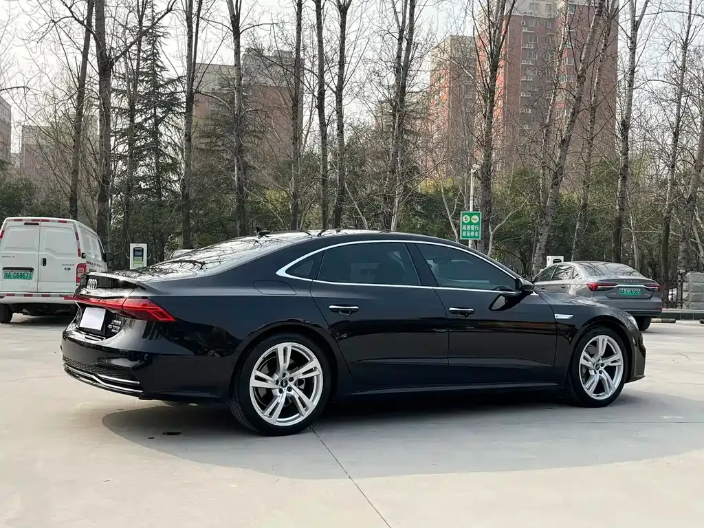 Audi A7L — фото 5