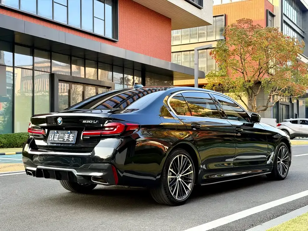 BMW 5 Series — фото 4