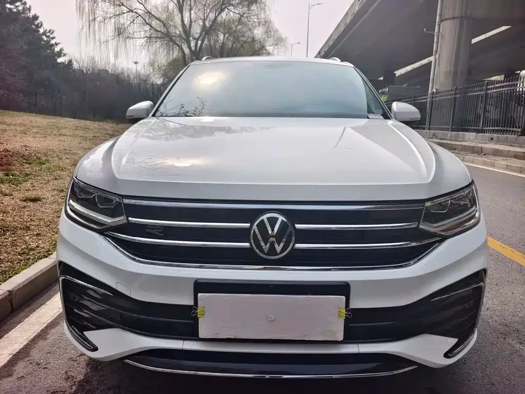 Volkswagen Tiguan L — фото 6