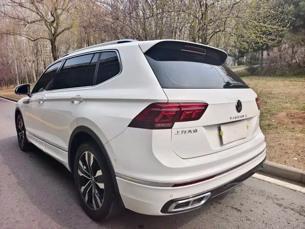 Volkswagen Tiguan L — фото 10