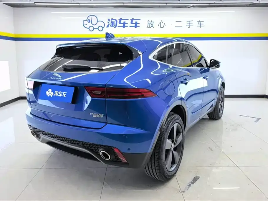 Jaguar E-PACE — фото 8