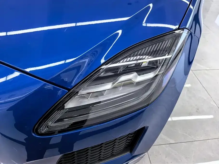 Jaguar E-PACE — фото 10