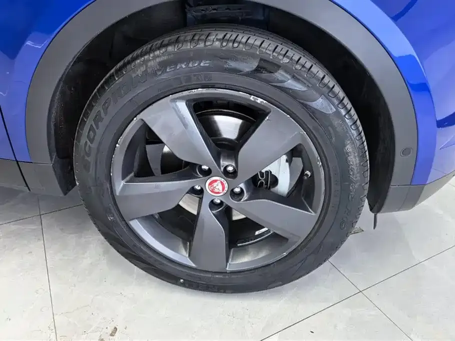 Jaguar E-PACE — фото 2