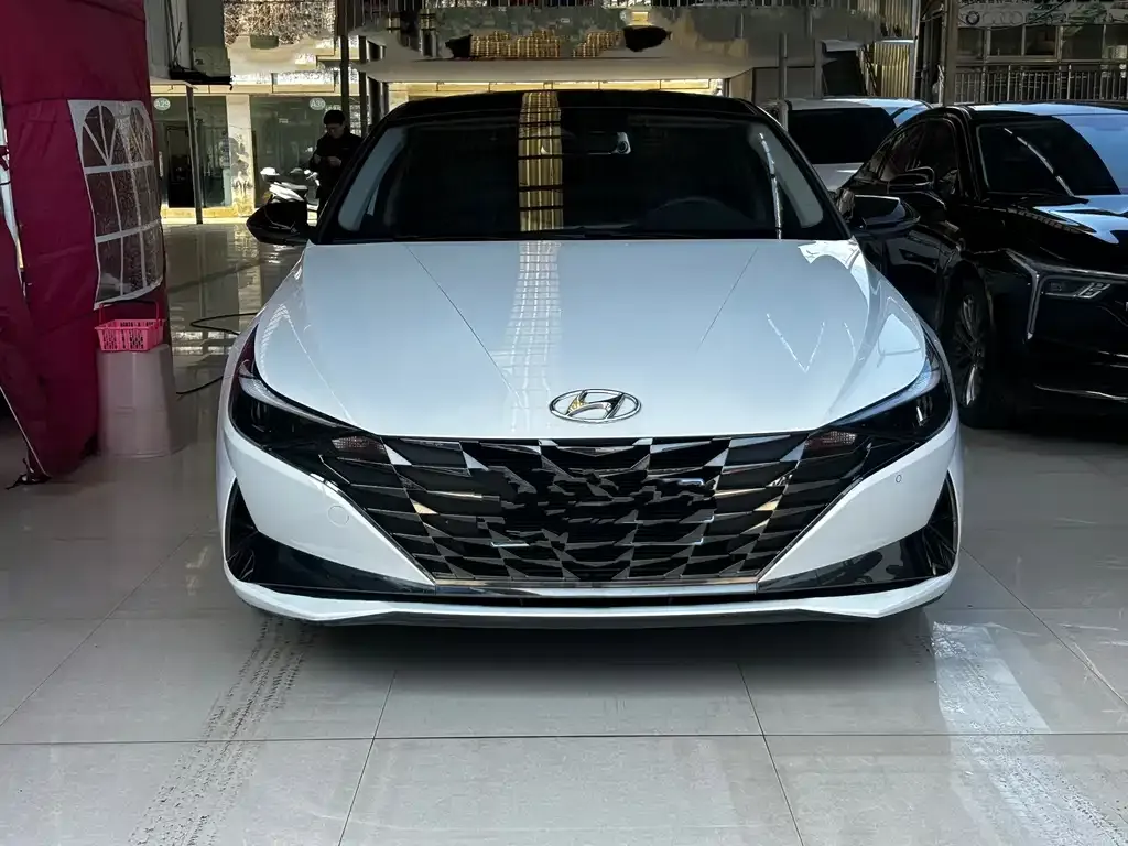 Hyundai Elantra — фото 8