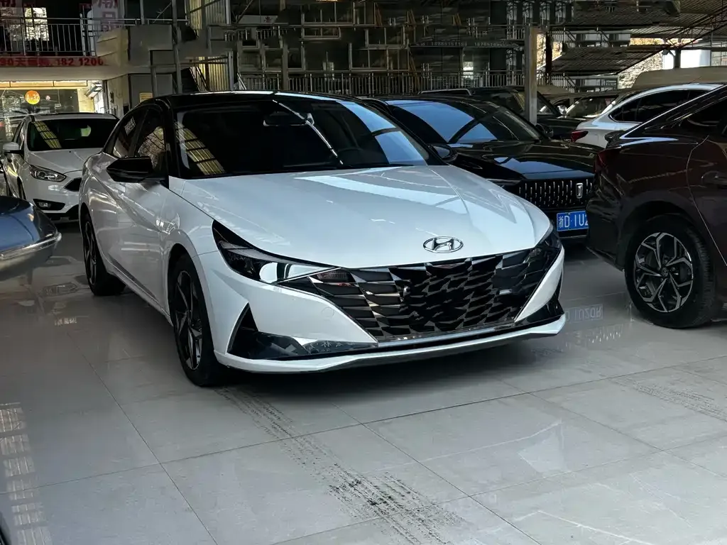 Hyundai Elantra — фото 2