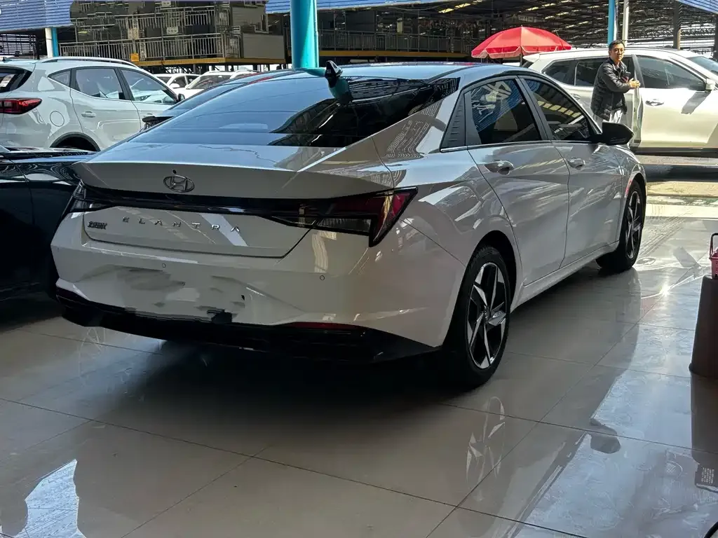 Hyundai Elantra — фото 9