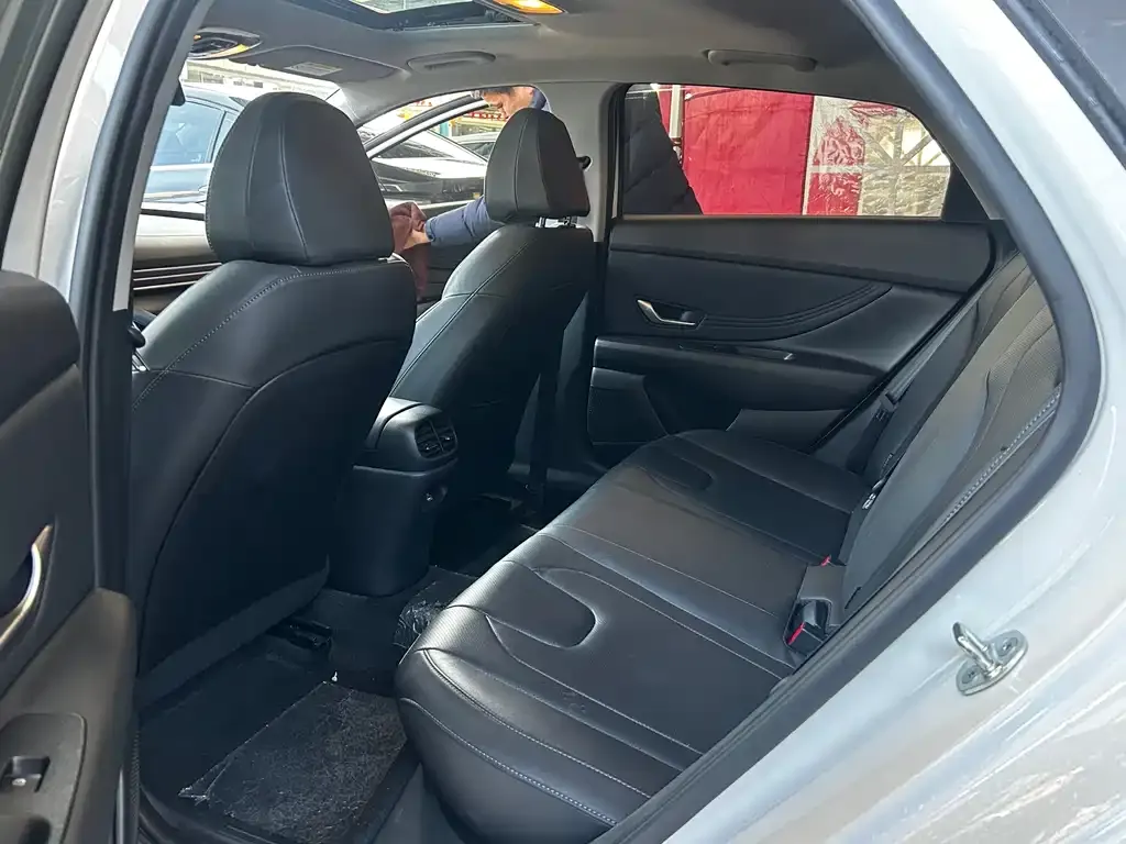 Hyundai Elantra — фото 10