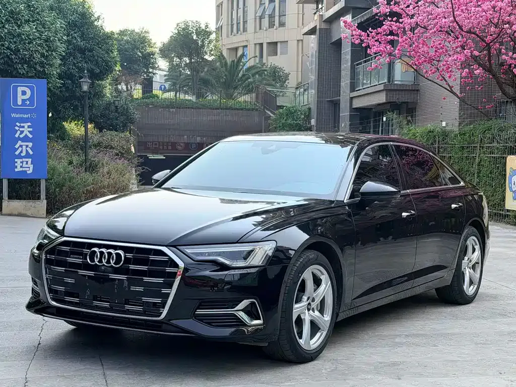 Audi A6L — фото 1