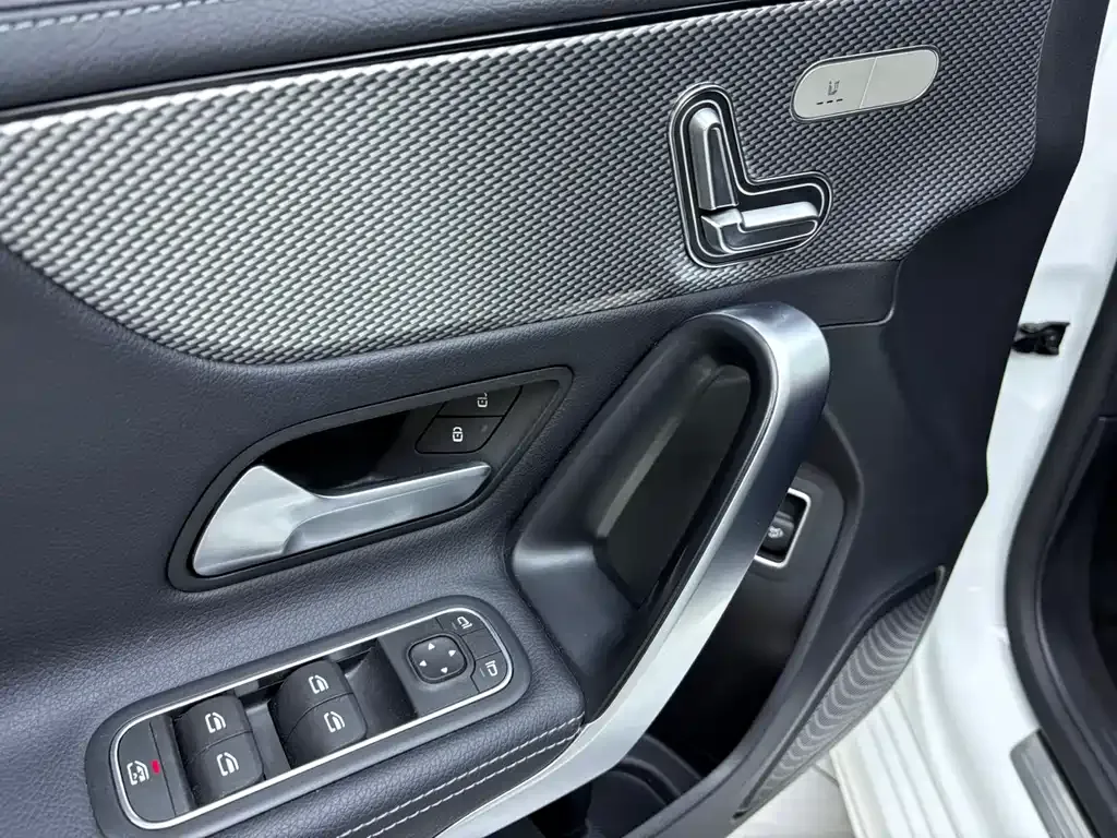 Mercedes-Benz A-Class — фото 10