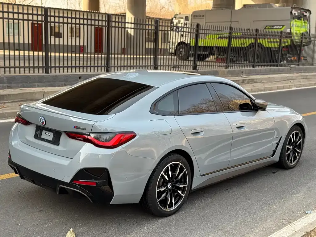 BMW i4 — фото 9