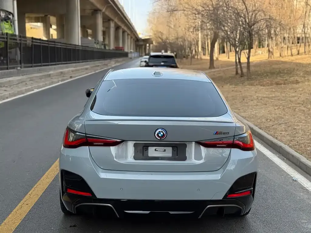 BMW i4 — фото 3