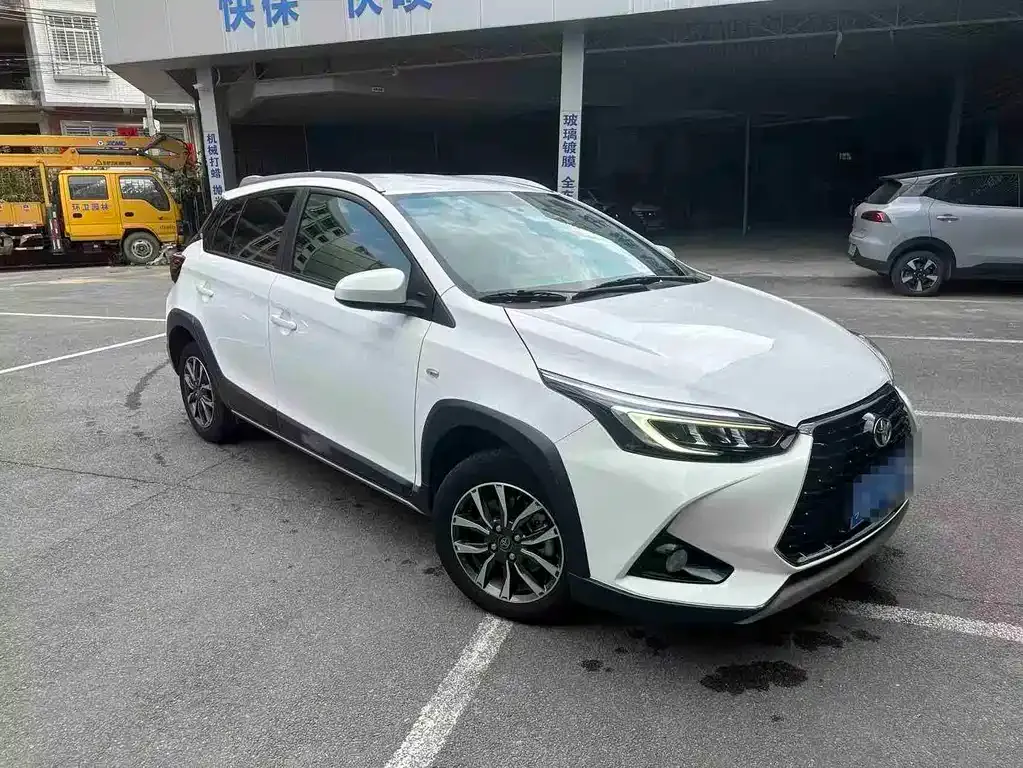 Toyota Yaris L — фото 7