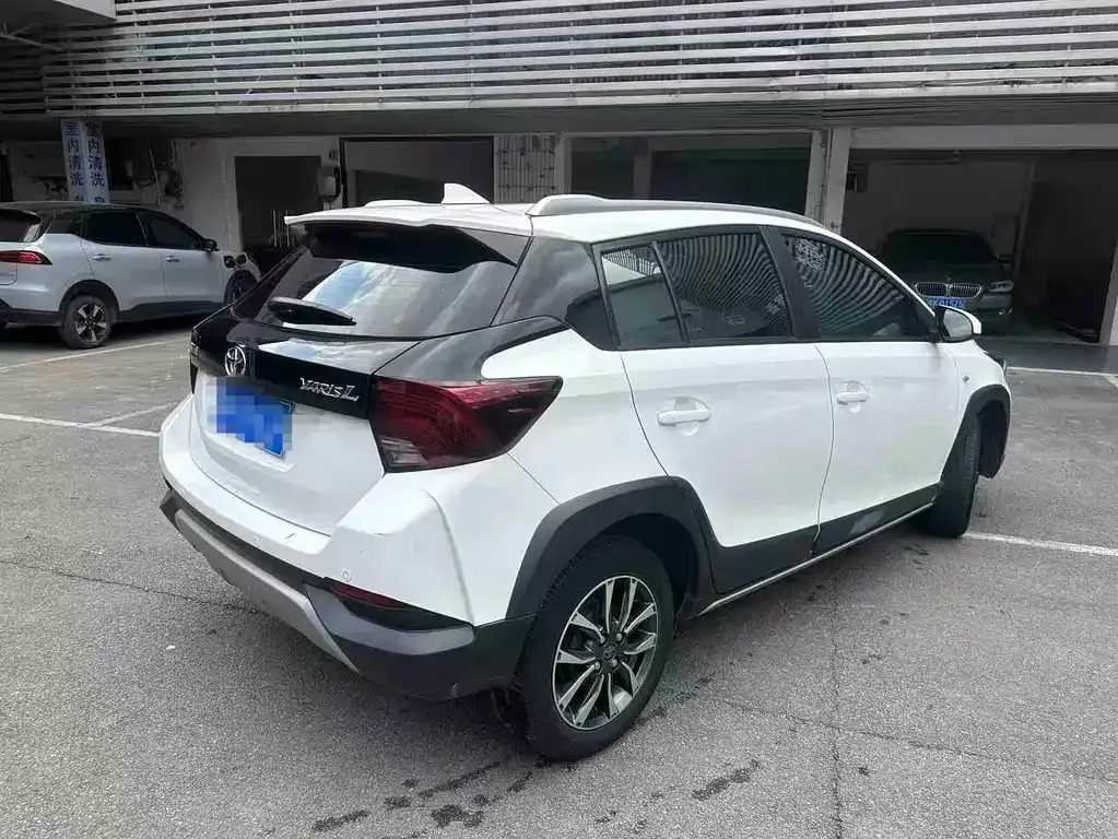 Toyota Yaris L — фото 10
