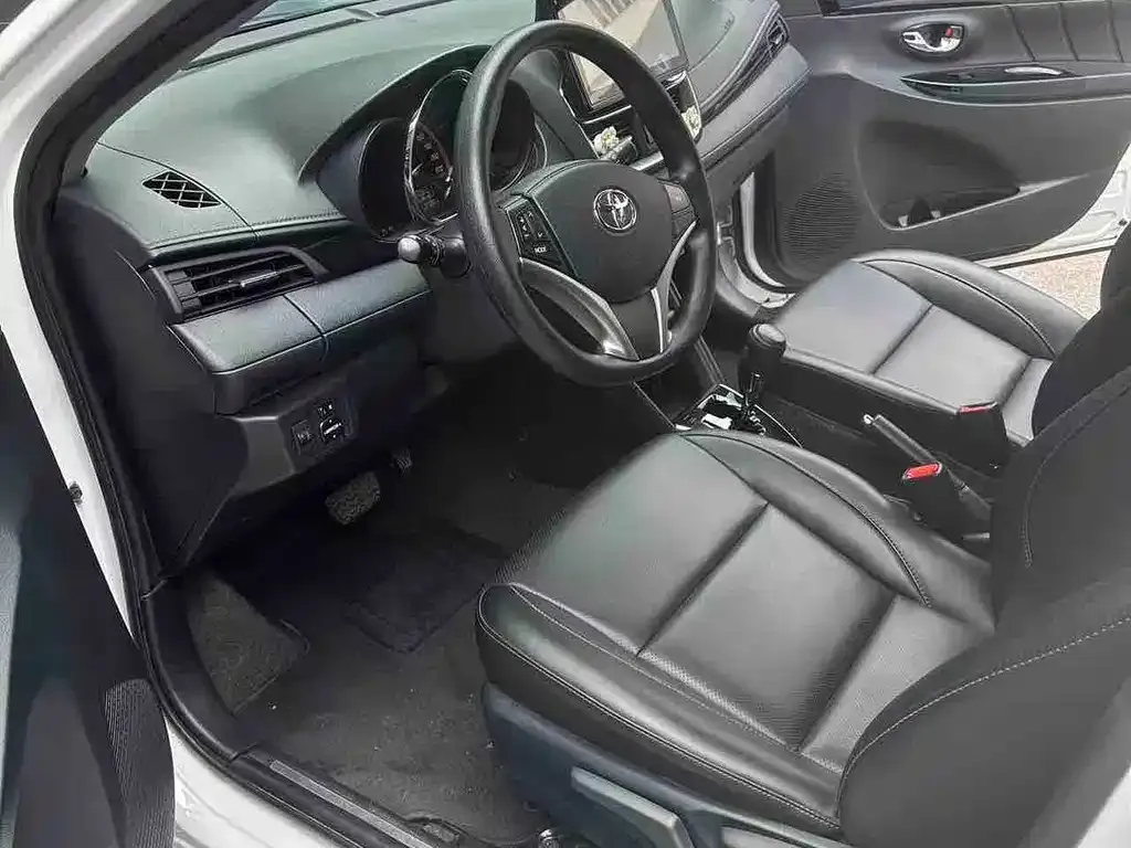 Toyota Yaris L — фото 9
