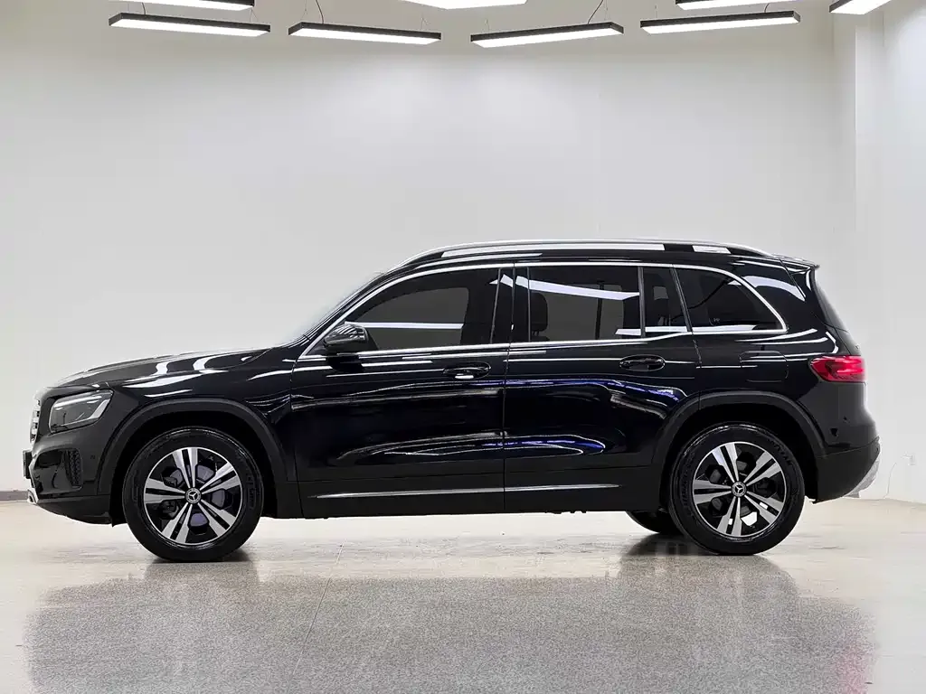 Mercedes-Benz GLB — фото 10