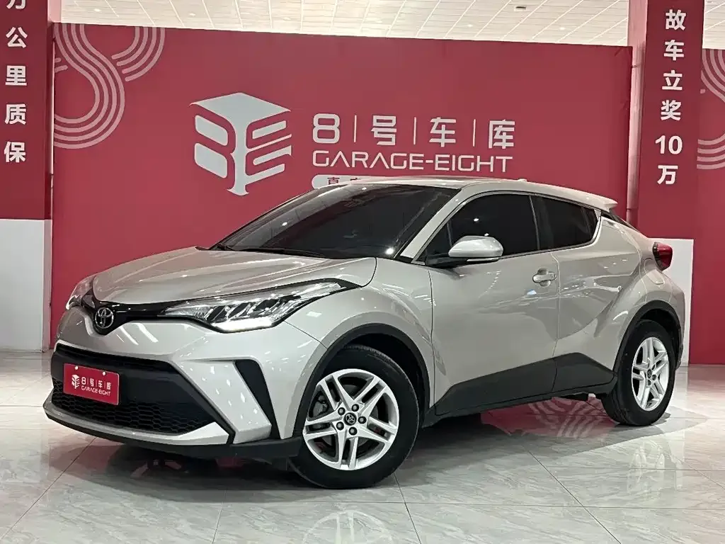 Toyota C-HR — фото 1