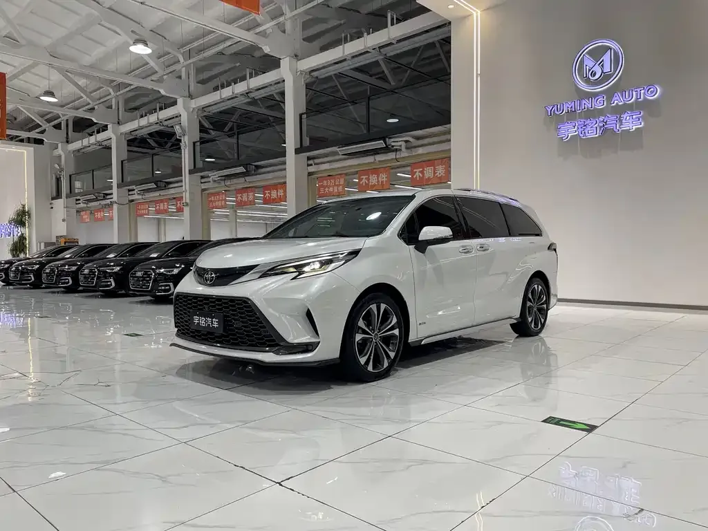 Toyota Granvia — фото 1