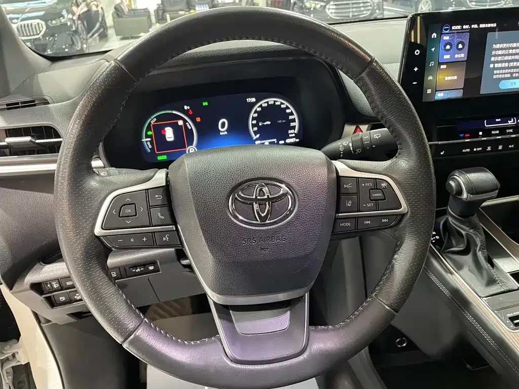 Toyota Granvia — фото 10