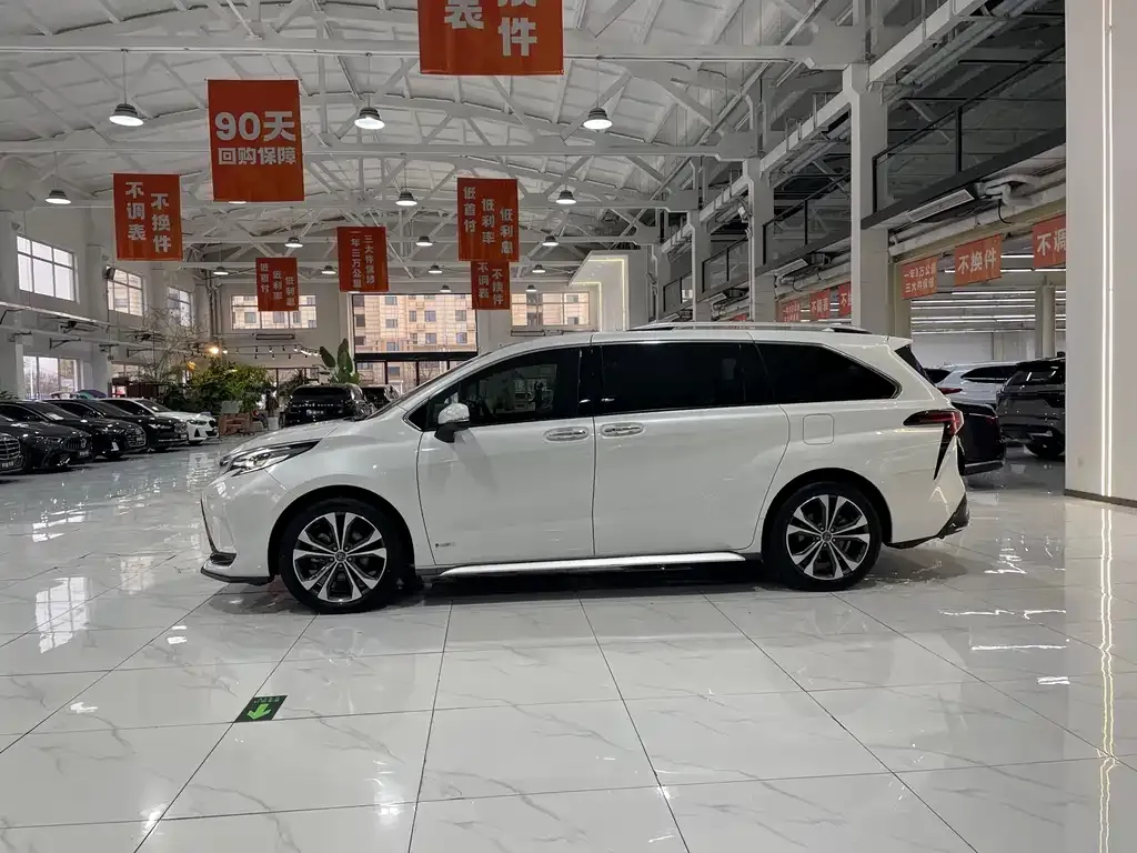 Toyota Granvia — фото 3