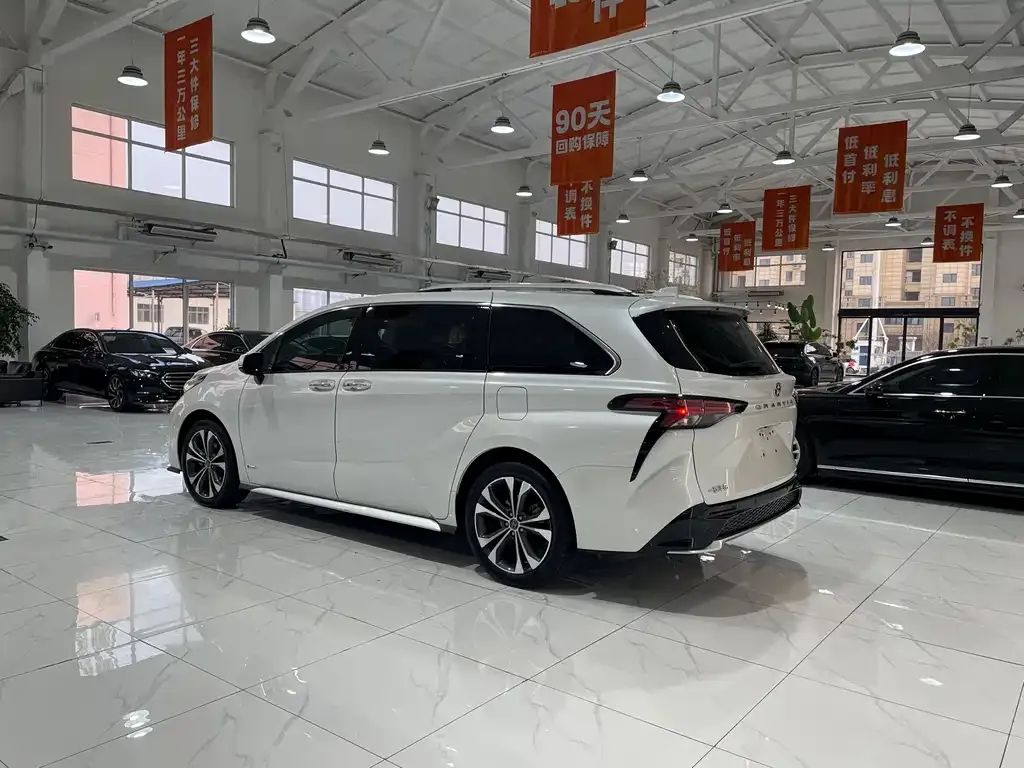 Toyota Granvia — фото 6