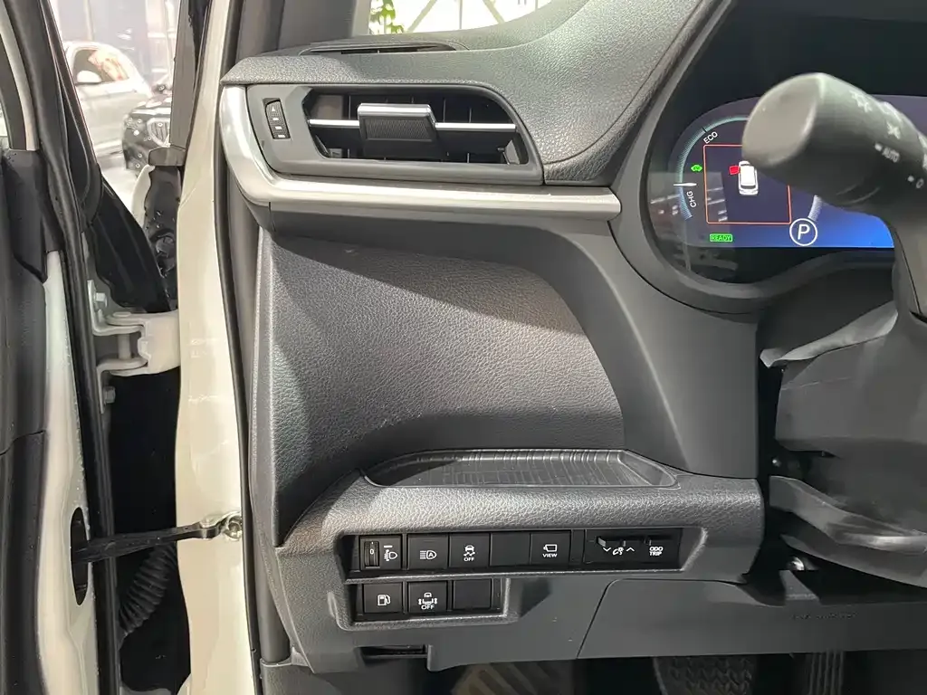 Toyota Granvia — фото 8