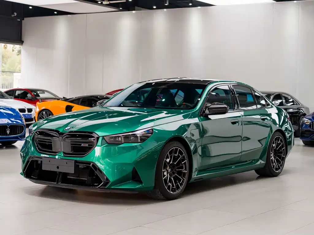 BMW M5 New Energy — фото 1