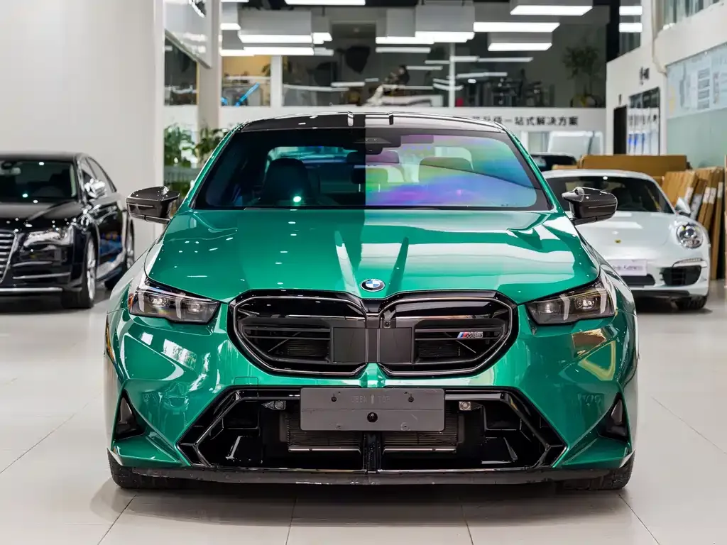 BMW M5 New Energy — фото 3