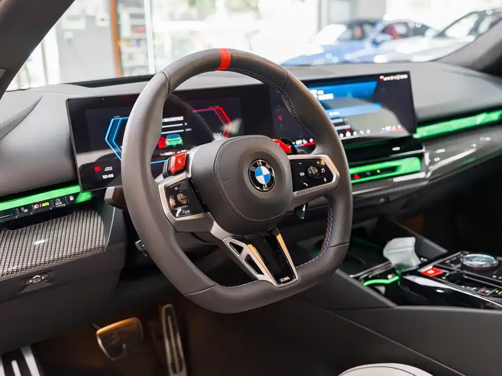 BMW M5 New Energy — фото 10