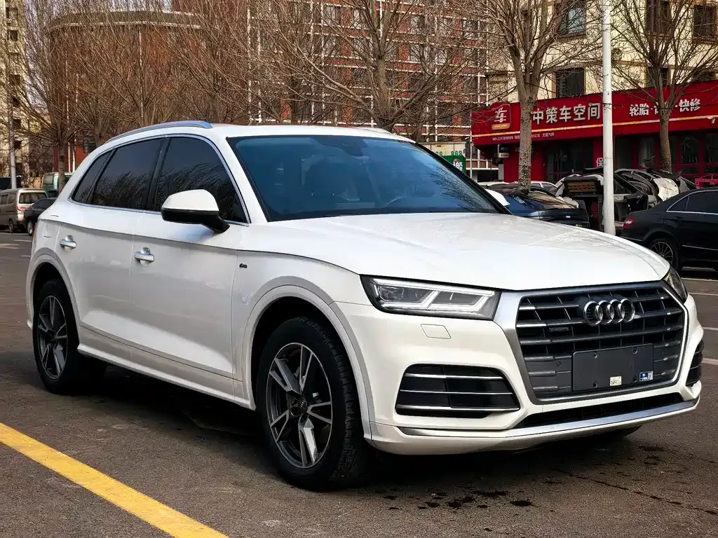 Audi Q5L — фото 9