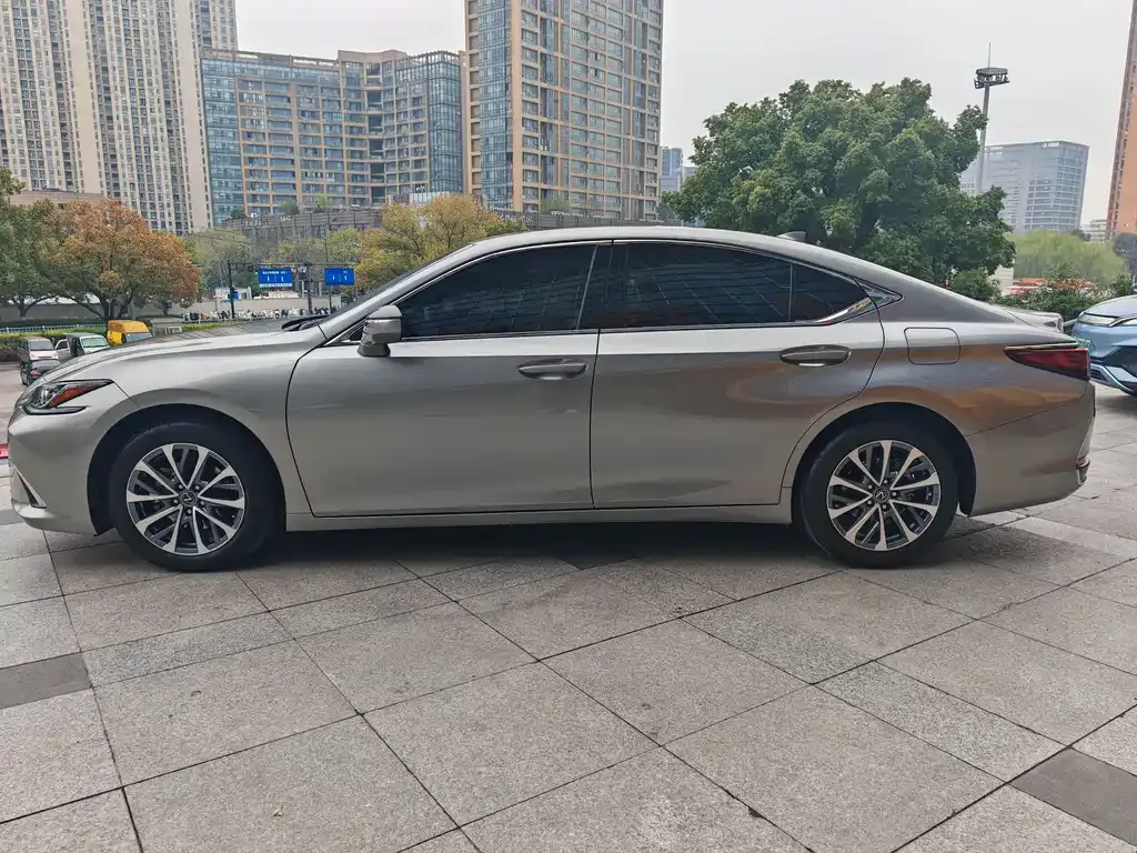 Lexus ES — фото 8