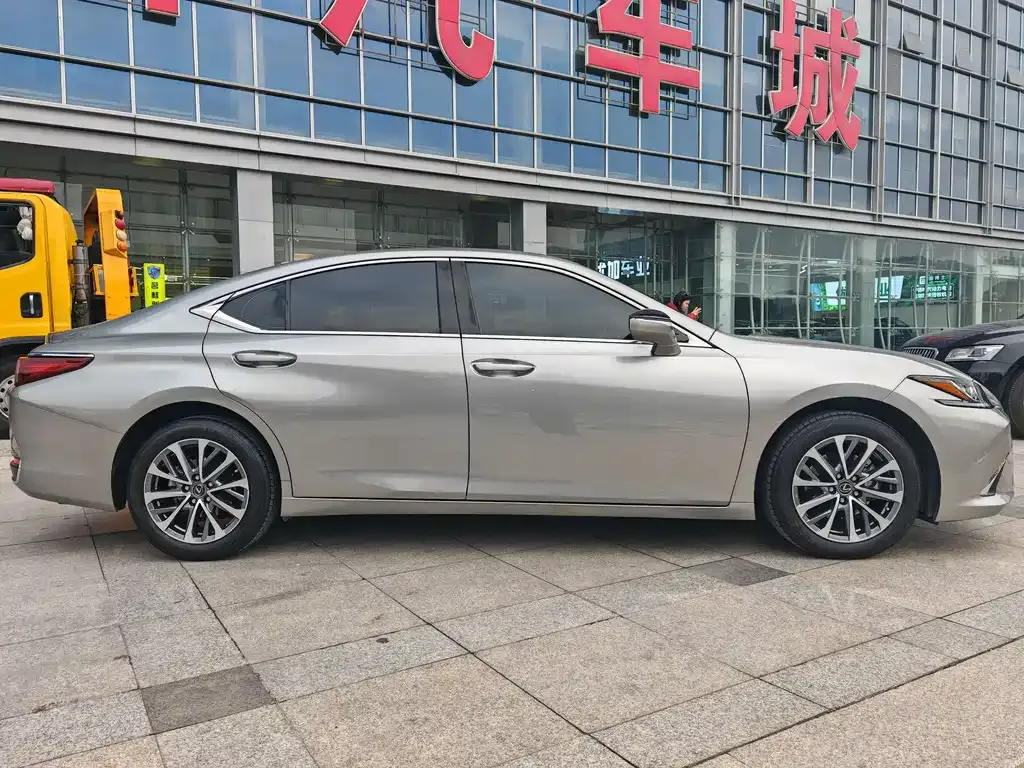Lexus ES — фото 4