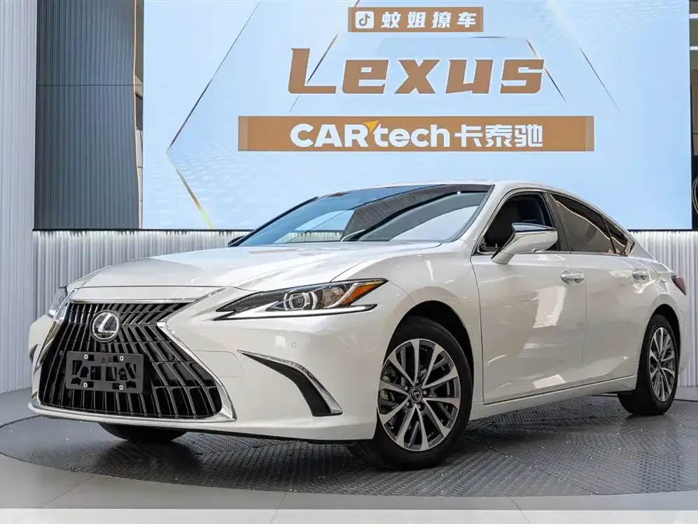 Lexus ES — фото 1