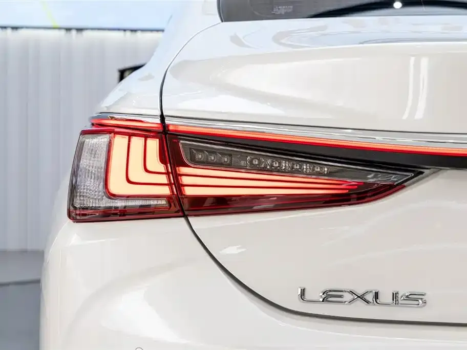 Lexus ES — фото 5