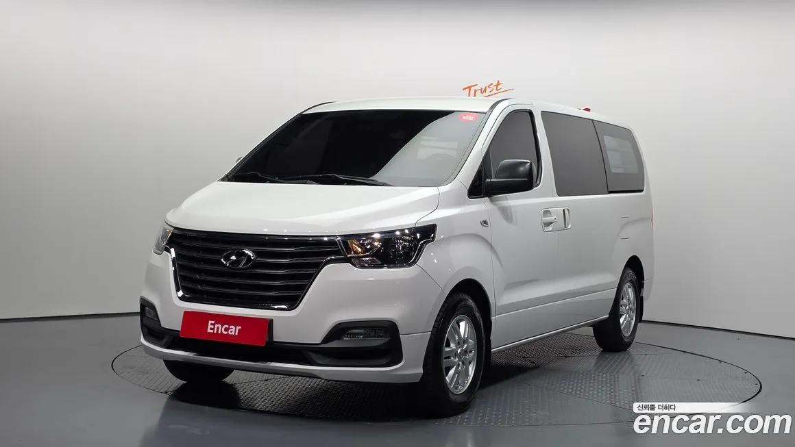 Hyundai Starex — фото 1