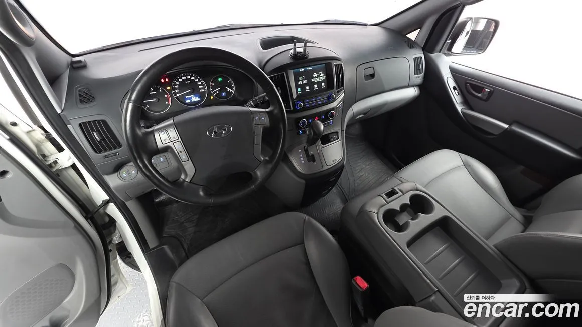 Hyundai Starex — фото 3