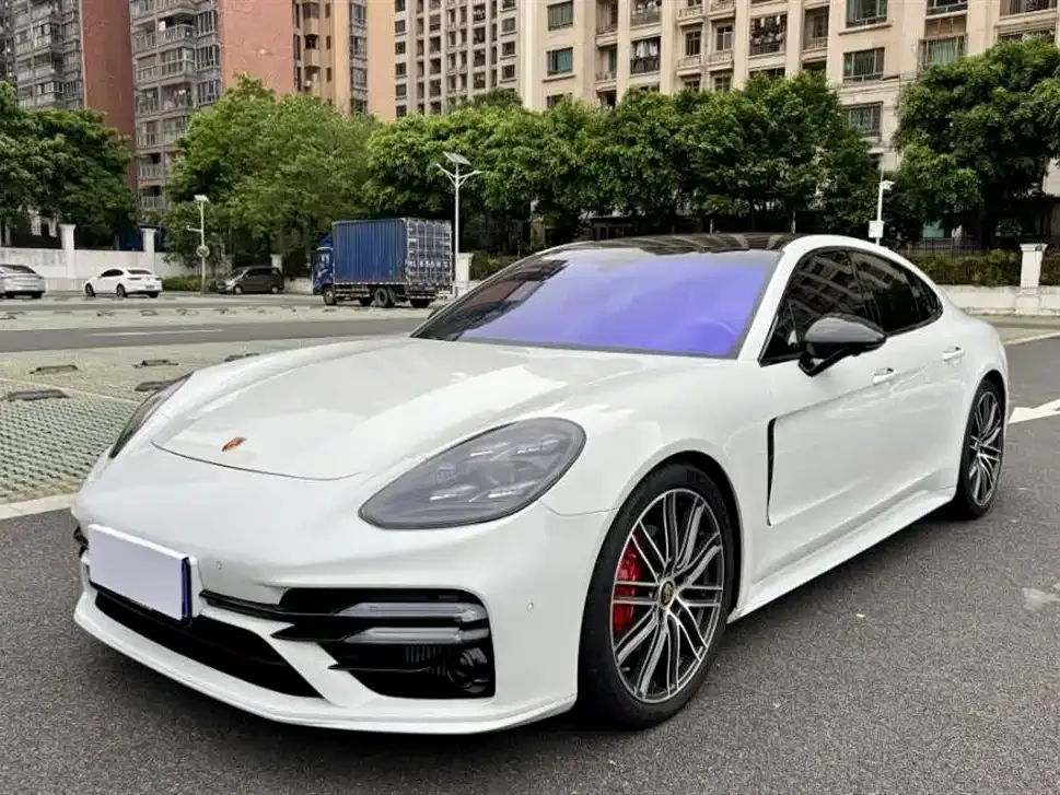 Porsche Panamera — фото 1