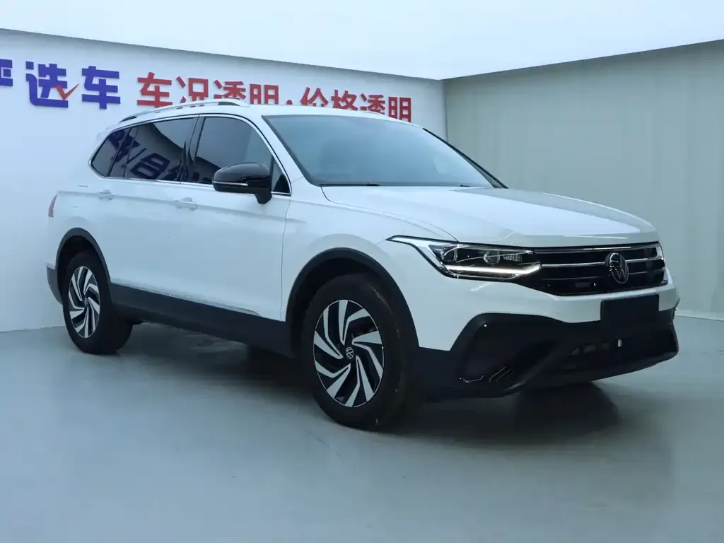 Volkswagen Tiguan L — фото 2