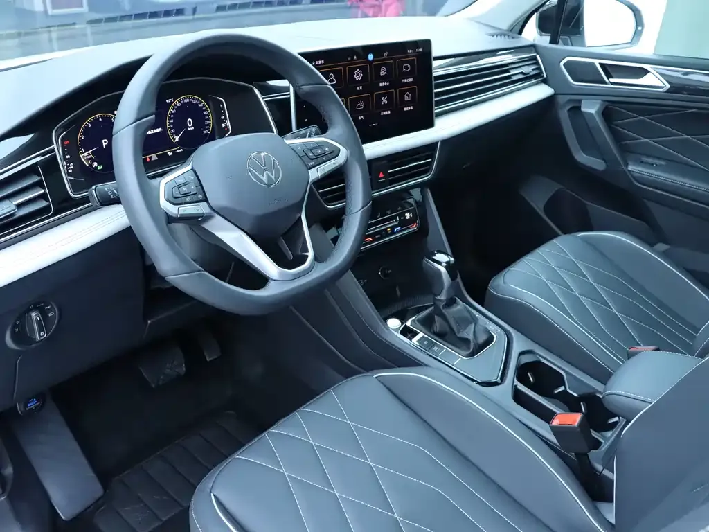 Volkswagen Tiguan L — фото 7