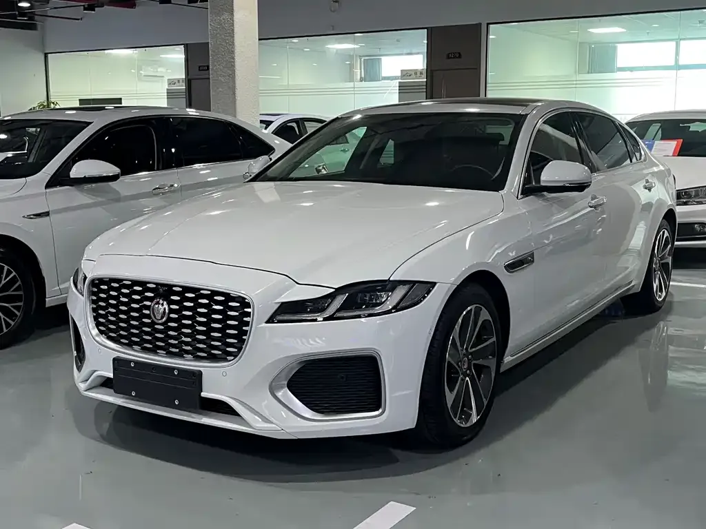Jaguar XFL — фото 1