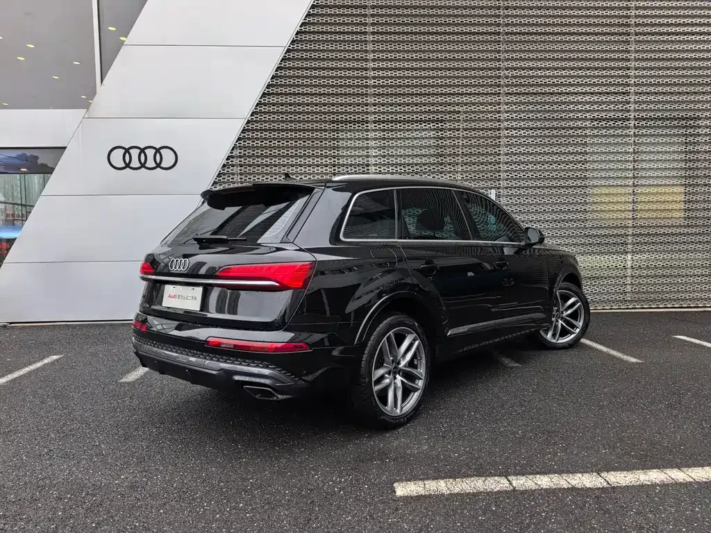 Audi Q7 — фото 6